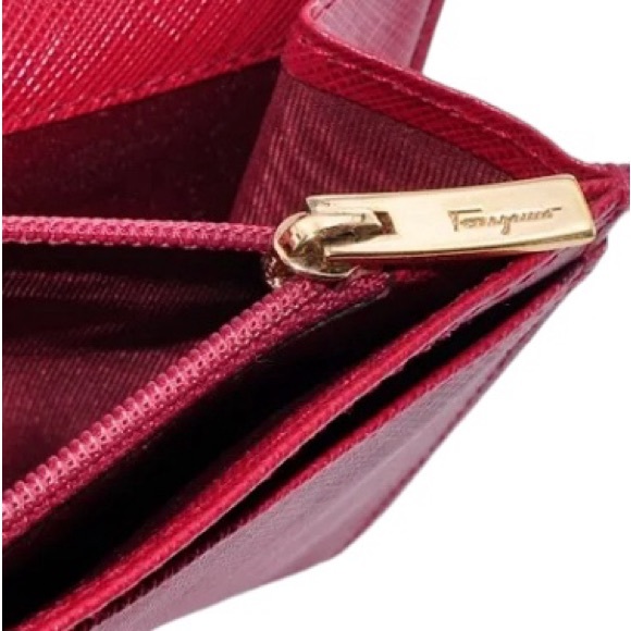 💯AUTH Salvatore Ferragamo Gancini Long Wallet - Picture 7 of 8
